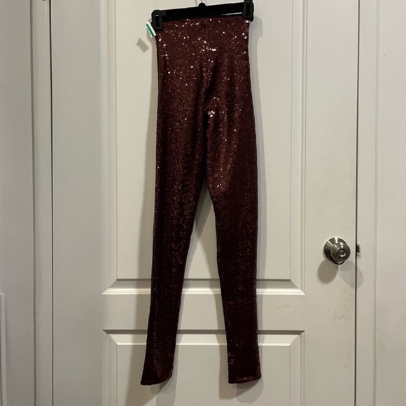 Commando Sequin Leggings in Color Wine - Picture 4 of 4